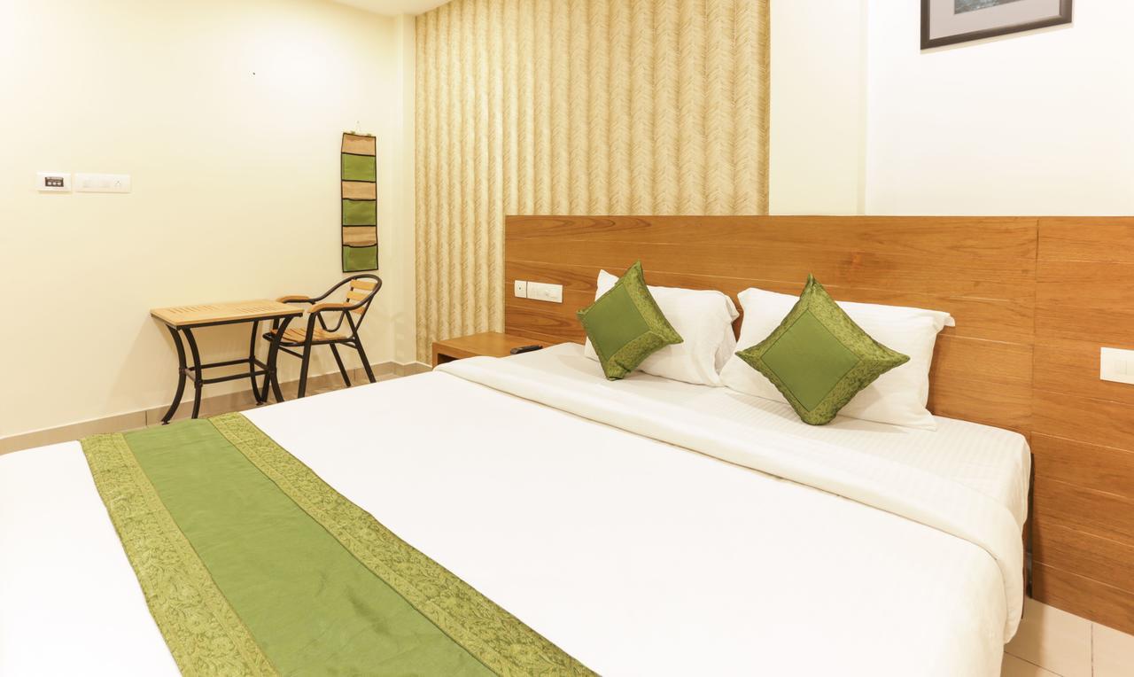 Treebo Trend Cmks Gulmohar Suites Kochi Exterior photo