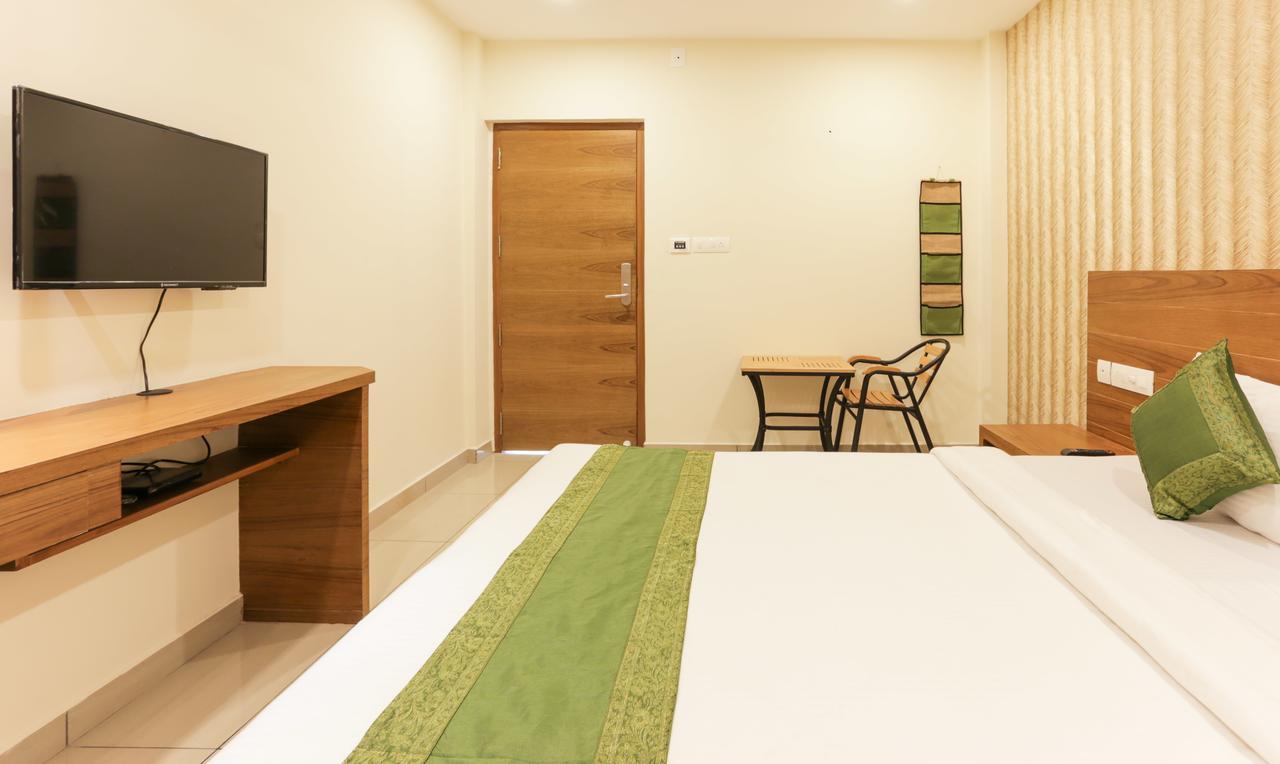 Treebo Trend Cmks Gulmohar Suites Kochi Exterior photo