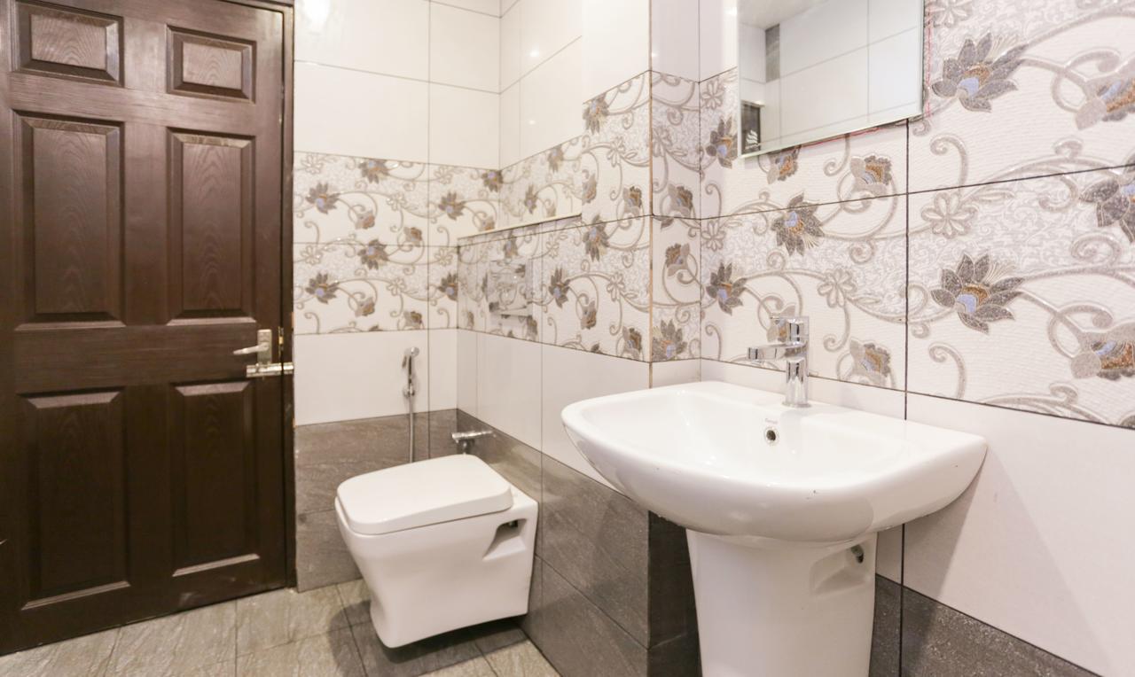 Treebo Trend Cmks Gulmohar Suites Kochi Exterior photo
